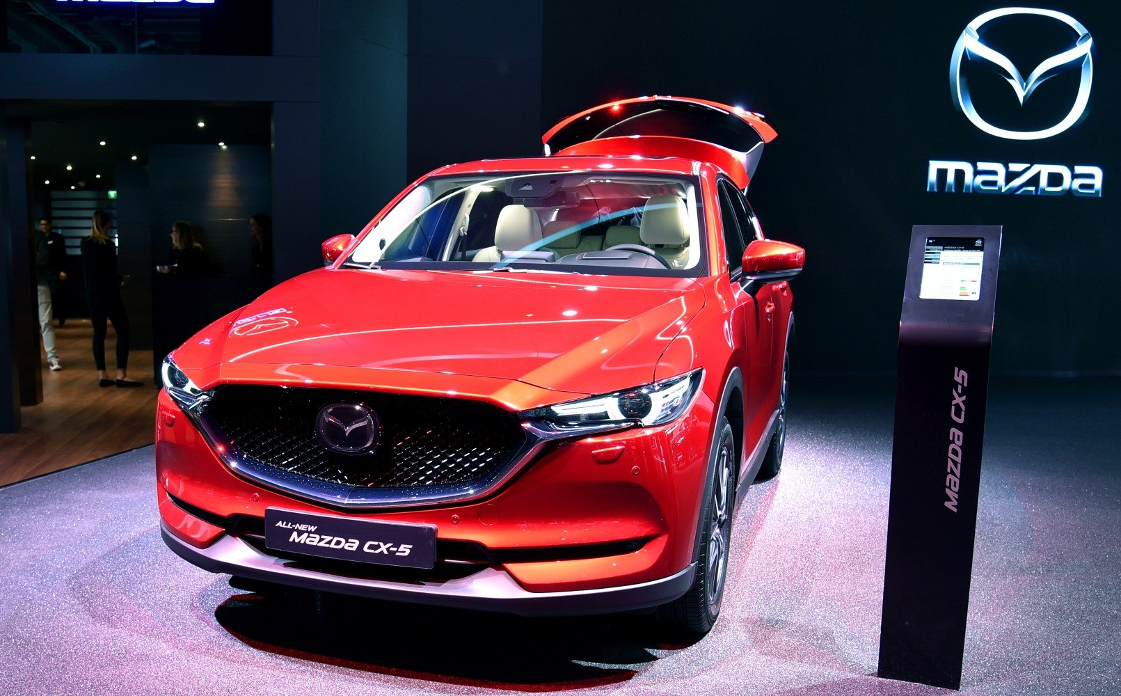 © www.Auto-Data.net Foto Mazda CX-5