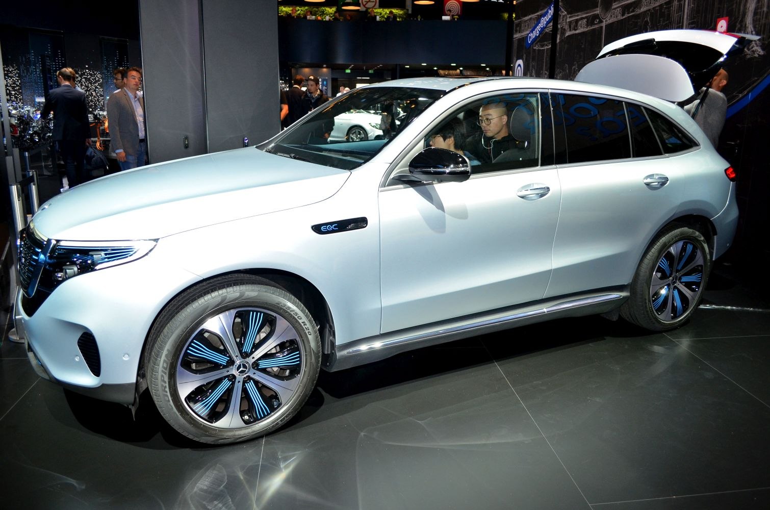 © www.Auto-Data.net Foto Mercedes-Benz EQC