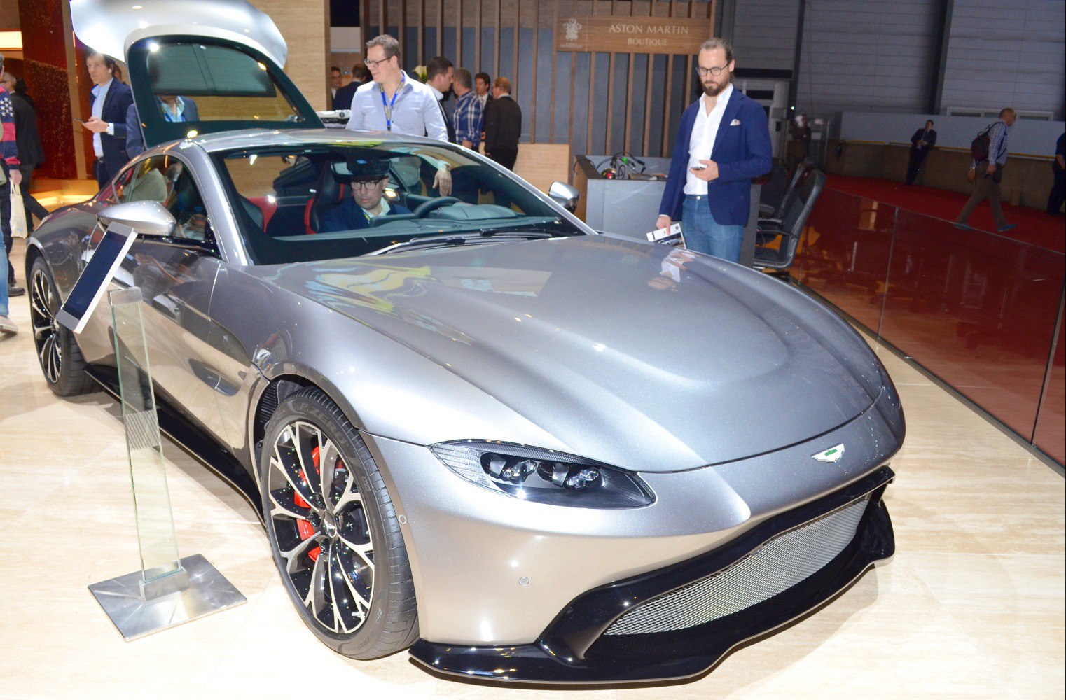 Foto Aston Martin V8 Vantage