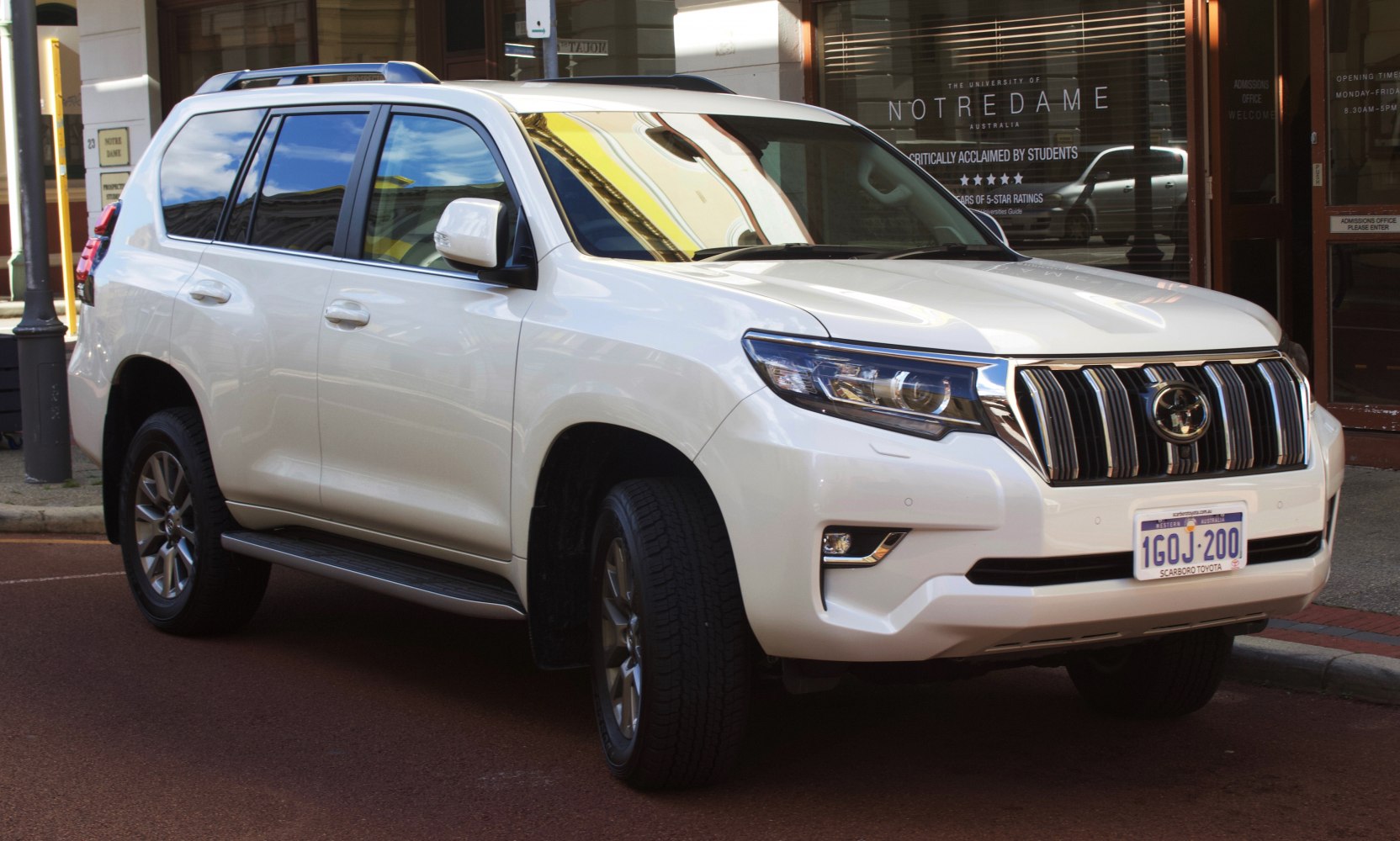 EurovisionNim, CC BY-SA 4.0 <https://creativecommons.org/licenses/by-sa/4.0>, via Wikimedia Commons Foto Toyota Land Cruiser