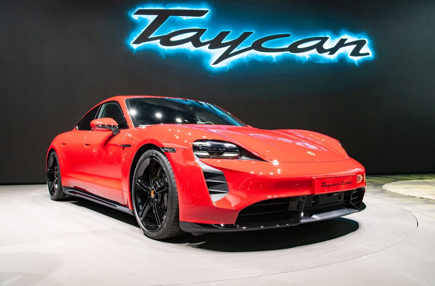 © www.Auto-Data.net Foto Porsche Taycan
