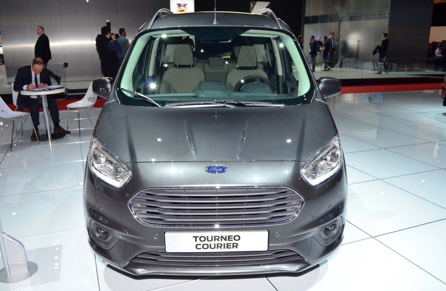 © www.Auto-Data.net Foto Ford Tourneo Courier