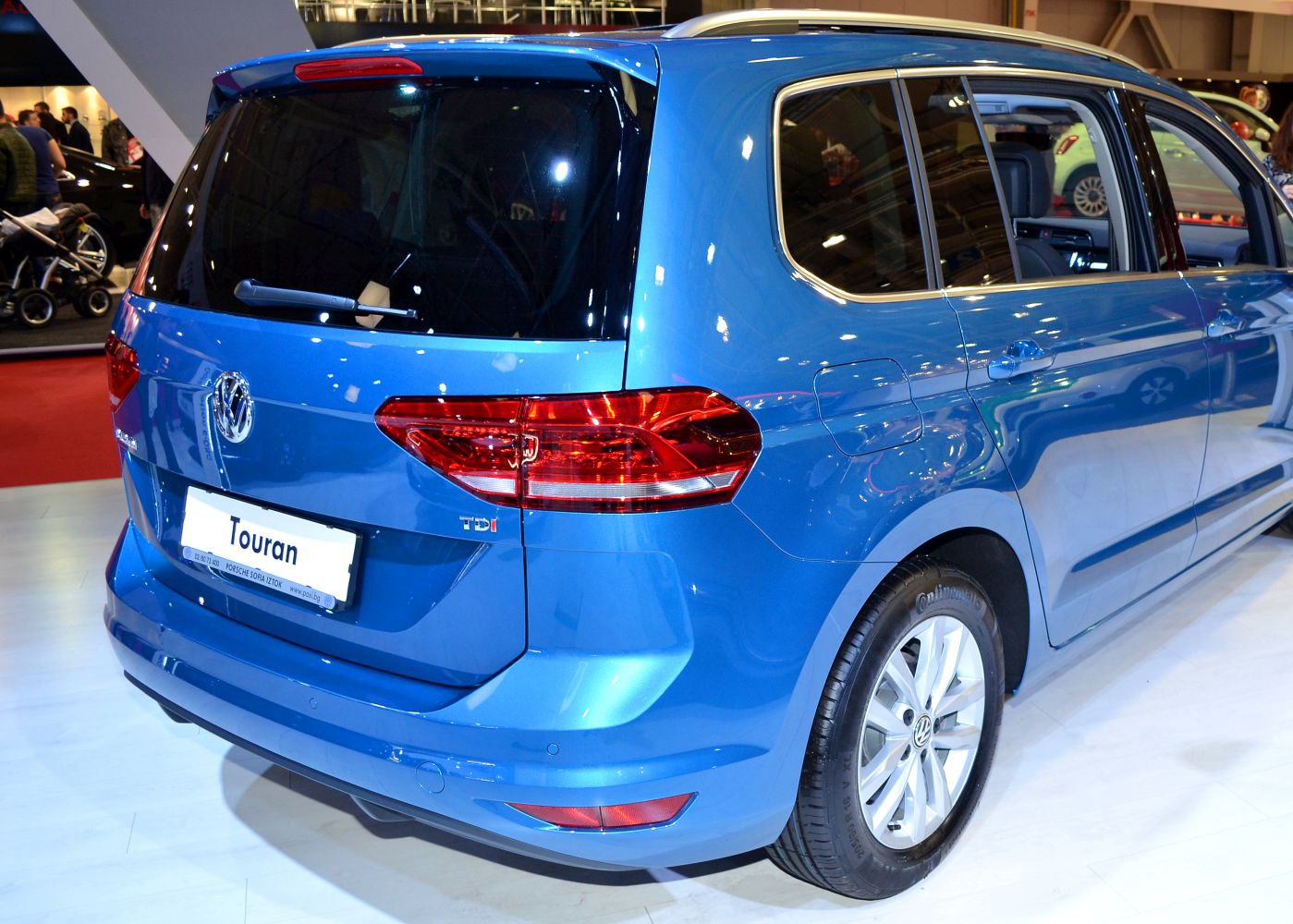 © www.Auto-Data.net Foto Volkswagen Touran