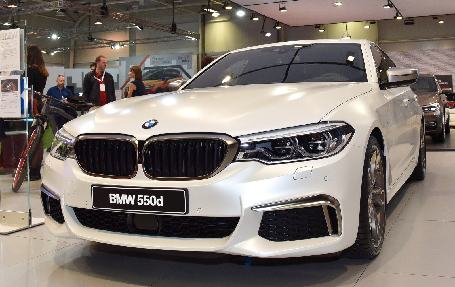 © www.Auto-Data.net Foto BMW Serie 5